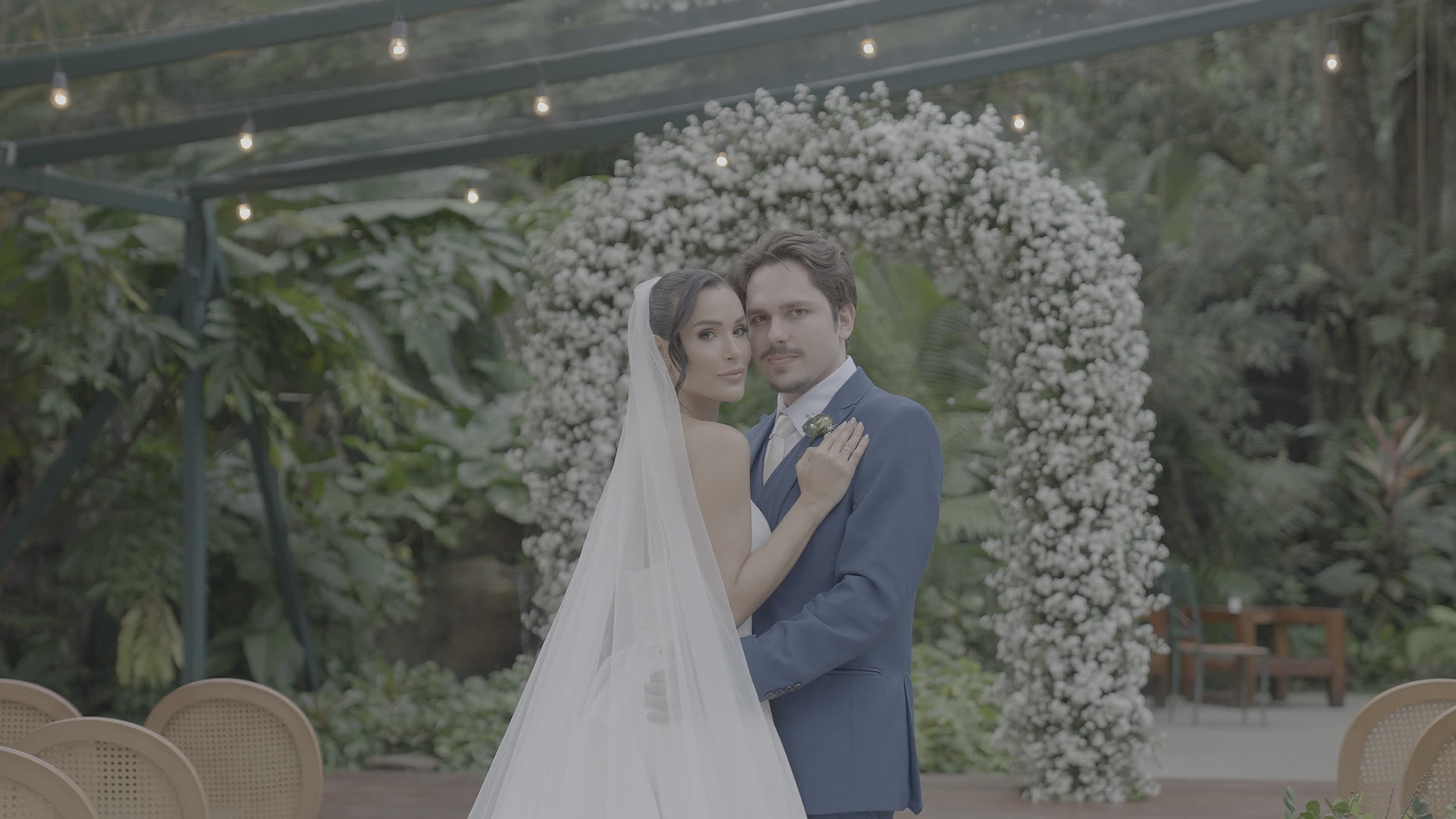 Casal no altar sem tratamento de cor